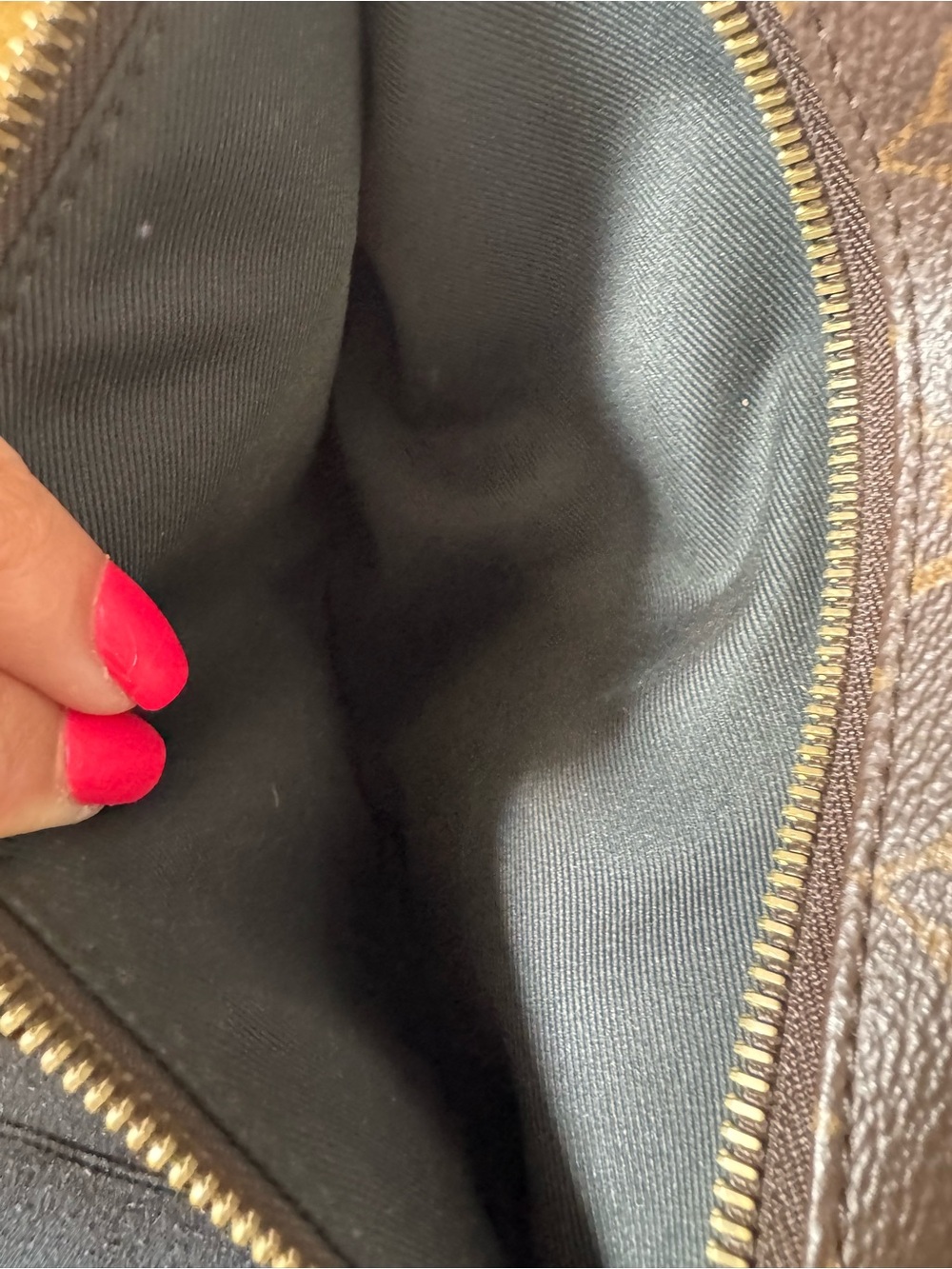 Louis Vuitton Monogram bumbag - Picture 9 of 15